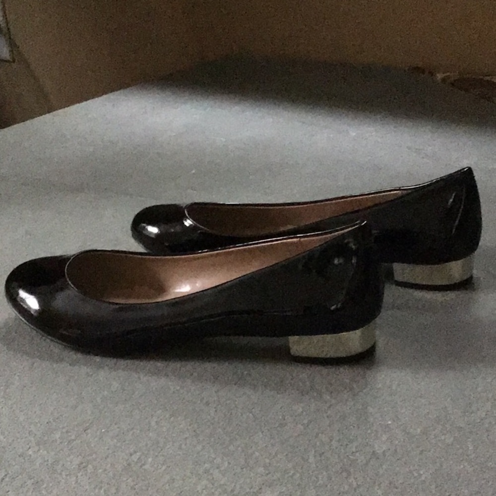 Ann Taylor Black patten leather flats